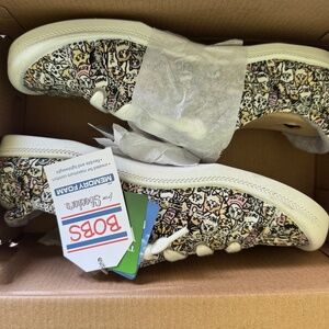 NWT BOBS by Skechers Cat Print Sneakers – Memory Foam – Women’s 7